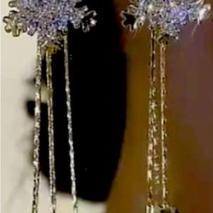 Snowflake Long Chain Design With Sparkling Zircon Inlaid Dangle Earrings NWT